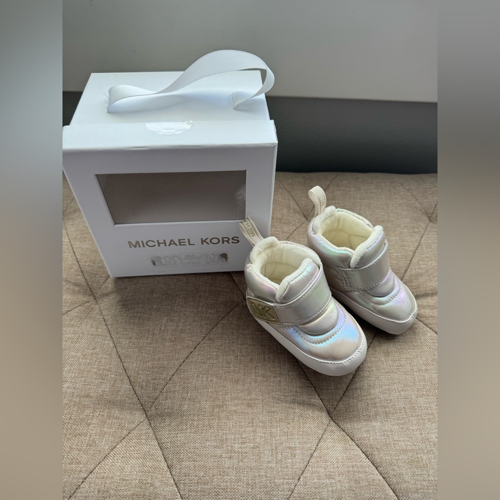 Baby Girl Michael Michael Kors Boot Crib